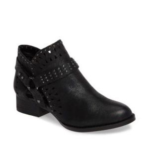 VINCE CAMUTO Calley Cutout Bootie Black Leather 6